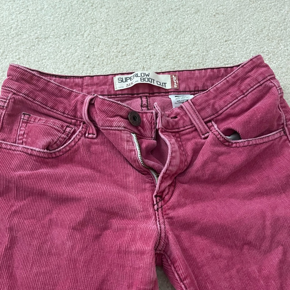 Super cute low rise pink 518 Levi corduroys